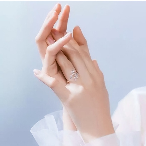 🔵𝟲𝟱%𝗢𝗙𝗙 𝗯𝘂𝗻𝗱𝗹𝗲𝘀 𝟯+🔵 NEW CZ Leaf Delicate Adjustable Ring - Picture 5 of 9